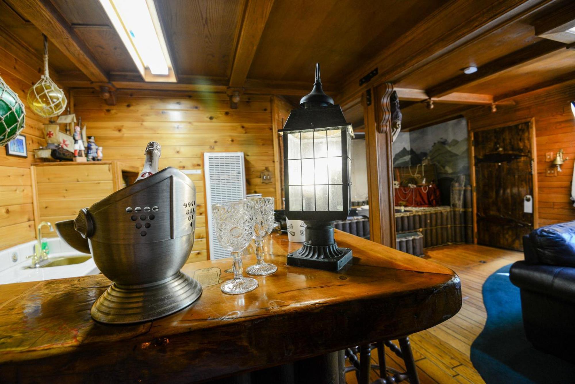 Castle Wood Theme Cottages- Couples Only Big Bear Lake Eksteriør billede
